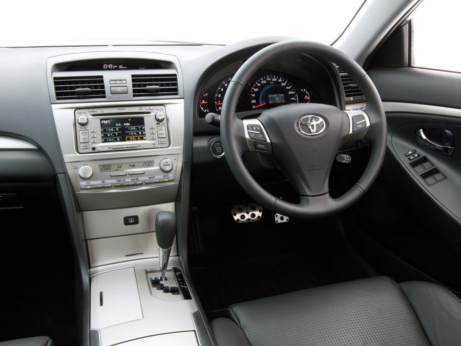 Интерьер Toyota Aurion Sportivo ZR6 (XV40) 2009 года  (фото 2 из 3)